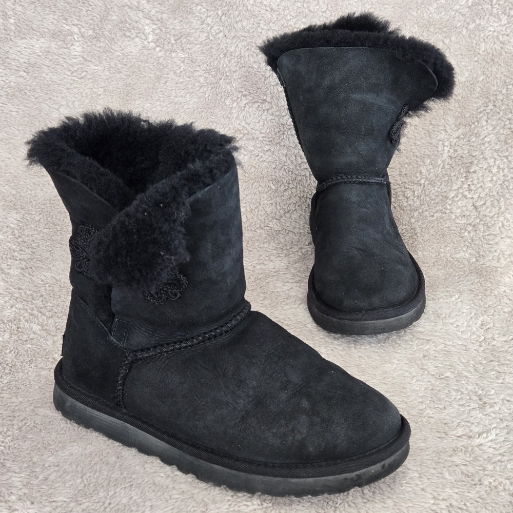 UGG Bailey Button II Boot Black Sheepskin Suede Women's Size 7‎ Model 1009262